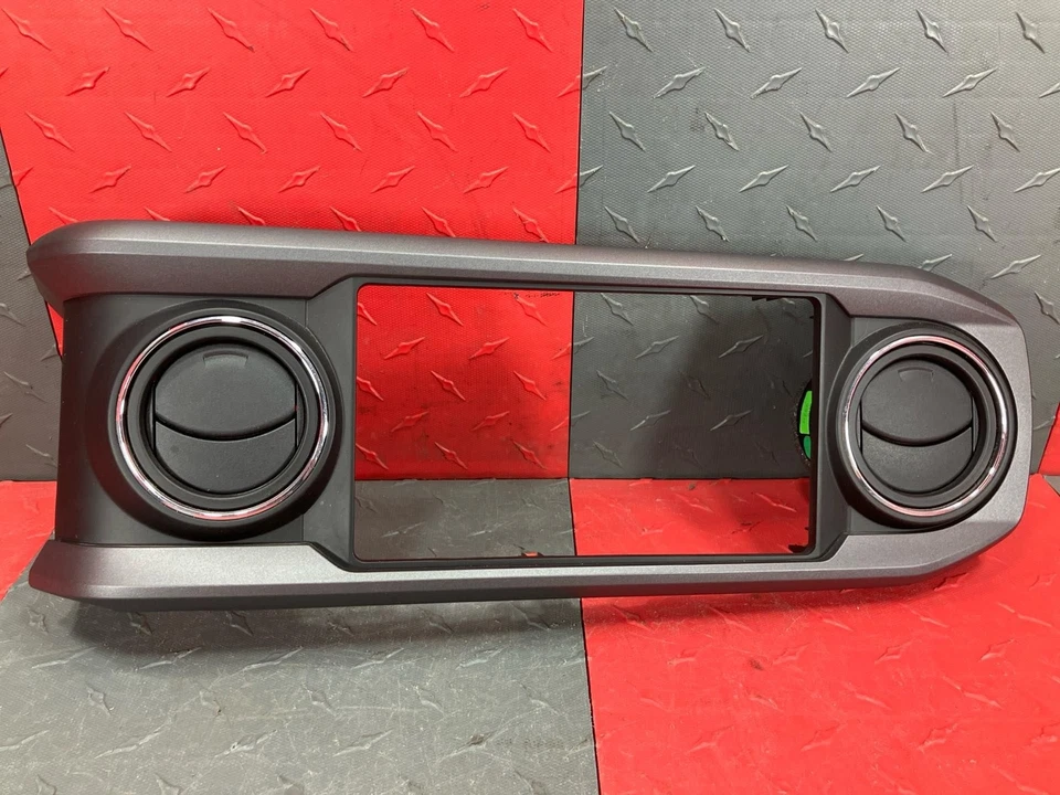 2016 Toyota Tacoma Center Dash Radio Trim Bezel GraphiteFD15 OEM#55405-04130 - Imagem 1 de 4