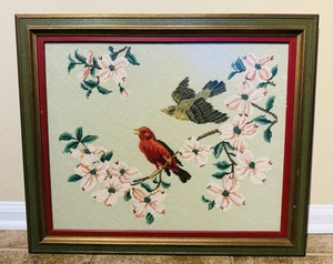 Gerahmte Nadelspitze bestickt Wandbehang rosa Vögel Hartriegel Blüten 25” x21” - Bild 1 von 8