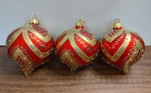 Pier 1 Red Gold Glittery Glass Christmas Ornaments Lot Of 3 D4 - Picture 1 of 4