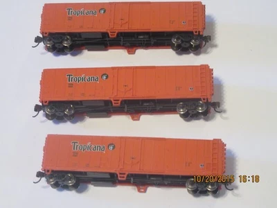3 N scale Bachmann 50' Tropicana reefers. All the same number. - Image 1 of 2