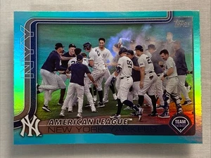 2025 Topps Series 1 #123 New York Yankees Team Card Aqua Foil - Picture 1 of 10