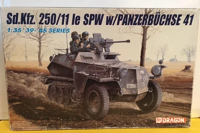 ✅KIT  1:35 DRAGON 6132 MEZZO MILITARE SD.KFZ. 250/11 Ie SPW W/PANZERBUCHSE 41 - Immagine 1 di 2