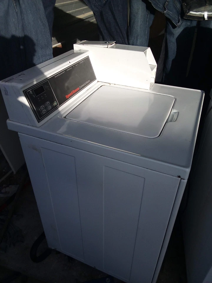 Lavadora de carga superior comercial Speed Queen 1PH 120V 60HZ - Funciona con monedas Foto 1 de 4
