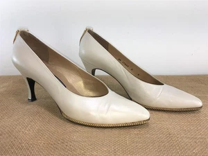 Stuart Weitzman New York 8 B Vintage Pearl Ivory Gold Chain Trim Heels  - Picture 1 of 6