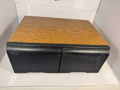 Gabinete de almacenamiento VHS vintage con 2 cajones para 16 total negro frontal imitación madera grano Foto 1 de 4