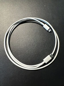 Apple iPhone USB‑C auf Lightning Kabel - Weiß, 1m (MX0K2ZM/A) A2561, neuwertig - Bild 1 von 2
