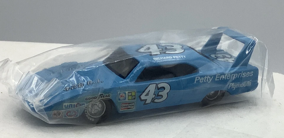 Racing Champions DIECAST NASCAR RICHARD PETTY #43 COCHES 1979 Plymouth 1:64 1991 Foto 1 de 4