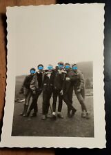 Gruppe von 6 Jungen 1962 draußen / Foto