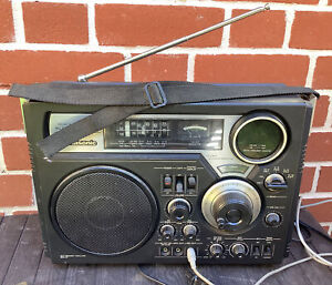 Vintage Panasonic RF-2600 Radio for spares or repair
