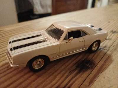 Road Signature  Chevrolet Camaro 1968 Die-cast Model In Mint Condition 1:43 - Image 1 of 4