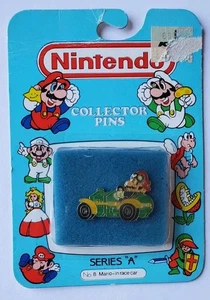 Vintage 1989 Nintendo Mario Race Car Series "A" #8 Collector Pin Sealed Ace NIB - Bild 1 von 5