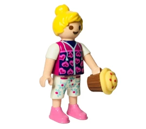 Playmobil Love T-shirt Girl  w/ chocolate cake - C32 - Picture 1 of 4