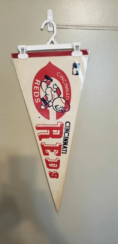 CINCINNATI REDS MLB 1970'S VINTAGE FELT PENNANT WITH HOLDER Cover