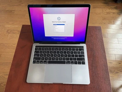 Apple MacBook Pro 2016 13" (Touch bar, 256GB SSD, Intel Core i5, 2.9GHz, 16GB)  - Image 1 of 4