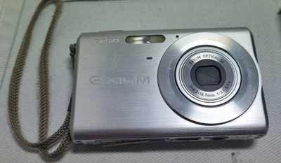 Casio Exilim EX-Z60 6MP Digital Camera Silver - Image 1 of 4