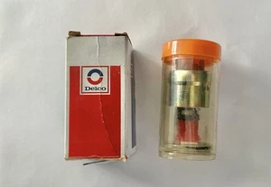NOS GM 1987 1996 Chevrolet GMC Buick Cadillac Pontiac Fuel Injector V8 5.7L TBI - Picture 1 of 4