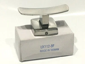 Gancho de bata doble UX112-BF montado en superficie acabado de acero inoxidable brillante - Imagen 1 de 5