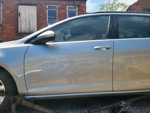 2016 VOLKSWAGEN GOLF ESTATE SE MK7 1.6L TDI COMPLETE FRONT PASSENGER DOOR LB7W - Picture 1 of 4