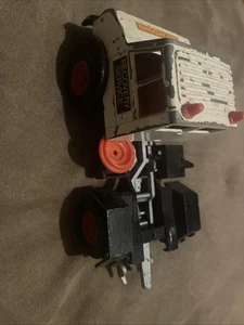 Britains Ltd 1975 UNIMOG Recovery Service ( Missing Spare Wheel) - Picture 1 of 6