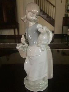 RARE=LLADRO FIGURINE "GIRL CARRYING A LAMB & BASKET OF FLOWERS" OLD MARK MINT! - Picture 1 of 11