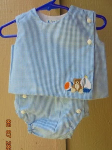 6 Monate/15-18 Pfund - Outfit - bestickt "Teddy-Boot-Ball" Top/Windelhülle - Bild 1 von 5
