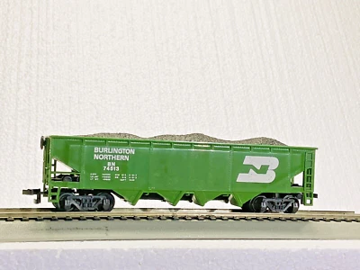 Bachmann HO Burlington Northern BN #74513 40' 4-Bay Hopper with Coal Load - Image 1 of 4