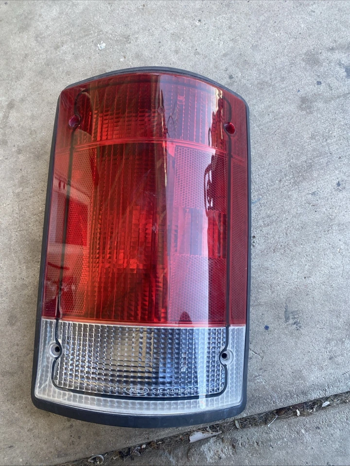 Luzes traseiras laterais direitas para trailers Ford - Imagem 1 de 4