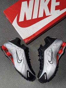 Nike Shox R4 | Schwarz / Silber | UK5,5 | Brandneu im Karton | UVP 135£ - Bild 1 von 7