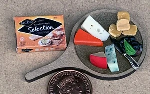Dolls House Selection Of Cheese Pieces Loose On A Wooden Board 1:12 Scale tumdee - Picture 1 of 8