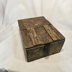 Vintage Holzkiste rustikal primitiv Aufbewahrung aufklappbar Landhaus Deko - Bild 1 von 12