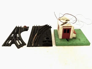 3 Pcs Lionel 027 Gauge Accessories, 2 Track Switches And Gatehouse, Parts/Repair - Picture 1 of 14