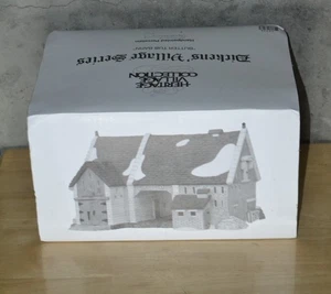 Reparto 56 Dickens' Village Serie Vasca per Burro Fienile Illuminata 58338 - Foto 1 di 3