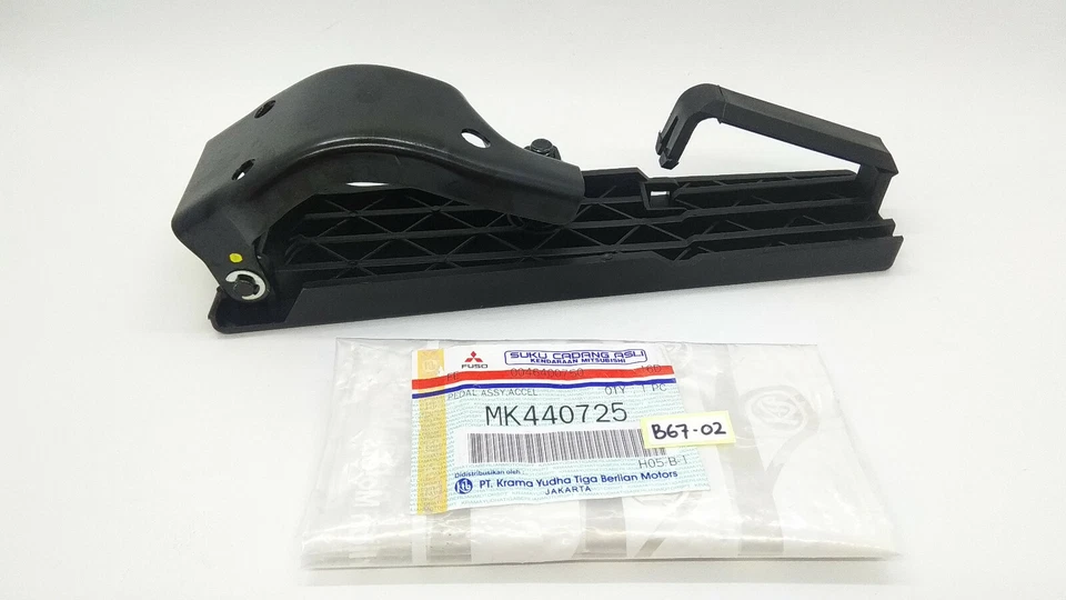 PEDAL,ACCEL 三菱 Fuso Canter FE110 FE111 FE211 FE71 73 74 75 MK440725 — 第 1/4 张图片