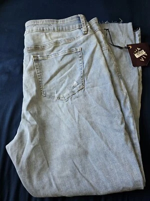 Ava & Viv Mid-Rise Skinny Jeans Size 17 Lightly Distressed/Fitted Hip & Thigh  - Image 1 of 4