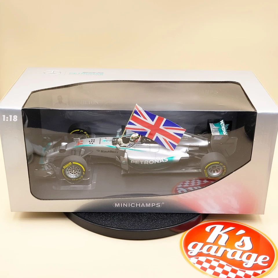 MINICHAMPS 1/18 Mercedes Petronas W05 L. Hamilton Abu Dhabi 2014 FLAG 110140544 - Image 1 of 4
