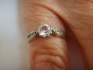 VINTAGE 9ct YELLOW GOLD & SILVER PASTE / GLASS STONES SIZE K / L - Picture 1 of 1