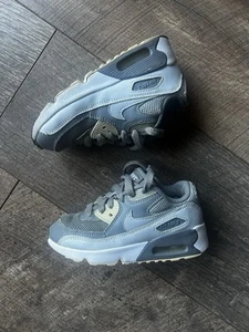 Boys Girls Kids Nike Air Max 90 Grey Trainers Children’s Size 10.5 - Picture 1 of 7