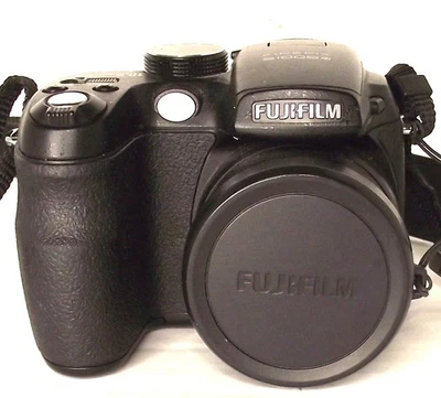 Fujifilm FinePix S Series S1000fd 10.0MP 12x Zoom Digital Camera #2 (Tested) - Image 1 of 4