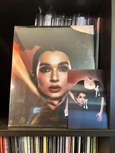 Revolver X Poppy Exclusive Red Ed. Magazine & Slipcase w/ Lenticular #136/500 - Picture 1 of 2