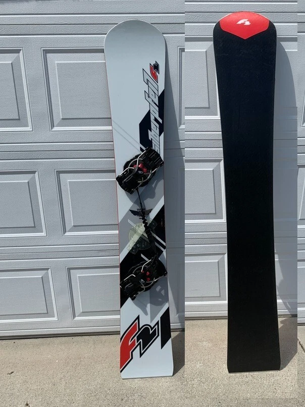 F2 Silverpfeil Vantage 169 cm Carv Board Snowboard con fijaciones F2 Race Titanium Foto 1 de 4