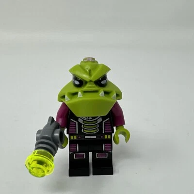 Lego Mini Figure Alien Conquest Alien Warrior  - Image 1 of 4