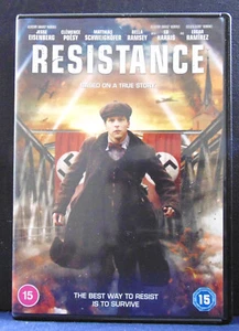 RESISTANCE - Jesse Eisenberg, Ed Harris ------- SEE PHOTOS - Foto 1 di 3
