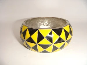 VINTAGE SIGNED GRAZIANO YELLOW BLACK ENAMEL BANGLE BRACELET HINGED ESTATE - Picture 1 of 8