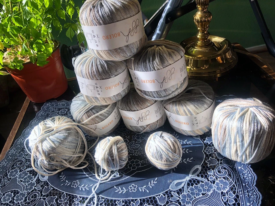 Bolero Hilo 8+ Bolas Extra Lote 43% Rayón 29% Acrílico 24% Algodón 2% Nylon 2% Poliéster Foto 1 de 4