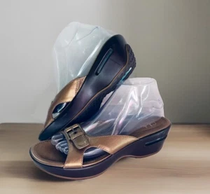 COLE HAAN Women Nikeair Sandals 8.5 AA Gold Metallic Low Wedge Slides Buckle - Picture 1 of 8