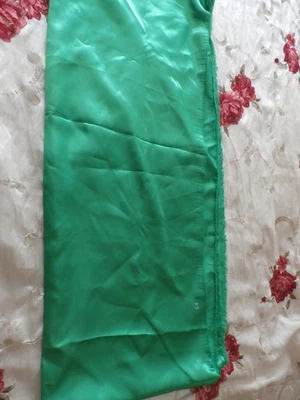 Emerald green Matt Satin Polyester 1.5m fabric 150cm width. - Image 1 of 2