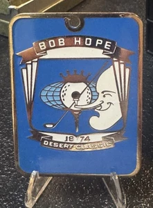 Vintage 1974 Bob Hope Desert Classic Contestant Golf Bag Tag Emblem - Bild 1 von 2