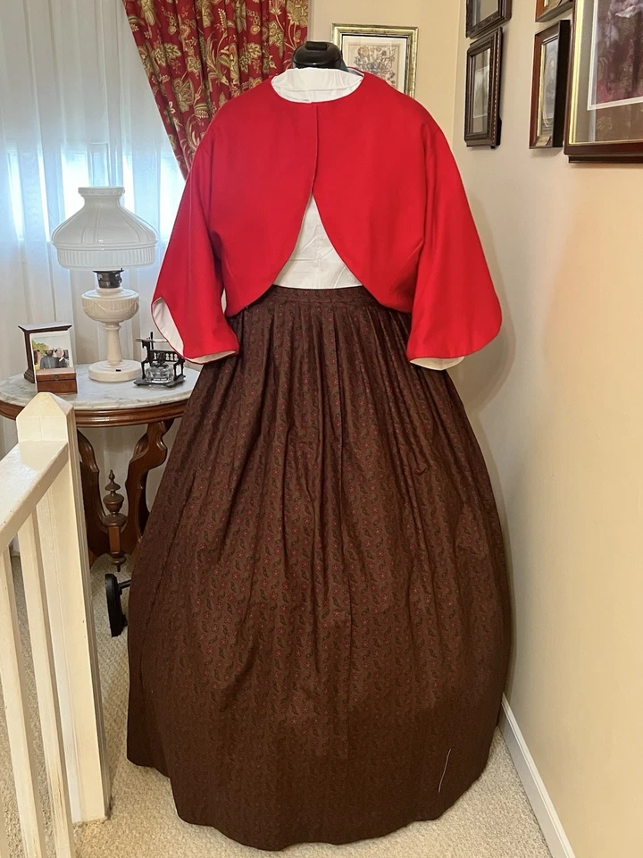 Chaqueta y falda de algodón Zouave de franela de algodón rojo recreación de la Guerra Civil para damas Foto 1 de 3