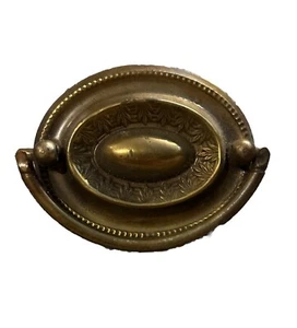 Drawer 1900s Oval Drop Bail Pull Handle Aged Dark Brass 2 1/2" Centers Antique - Bild 1 von 7