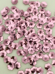 Sequins 6mm Dusty Pink Lt Amethyst Flower 1/4in Cup Metallic Choose Pack Size  - Bild 1 von 1